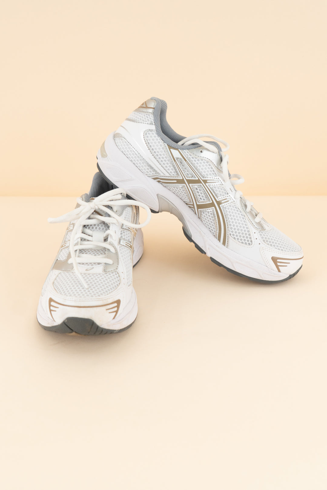 asics gel 1130 white / grey sneakers (8; retail $110)