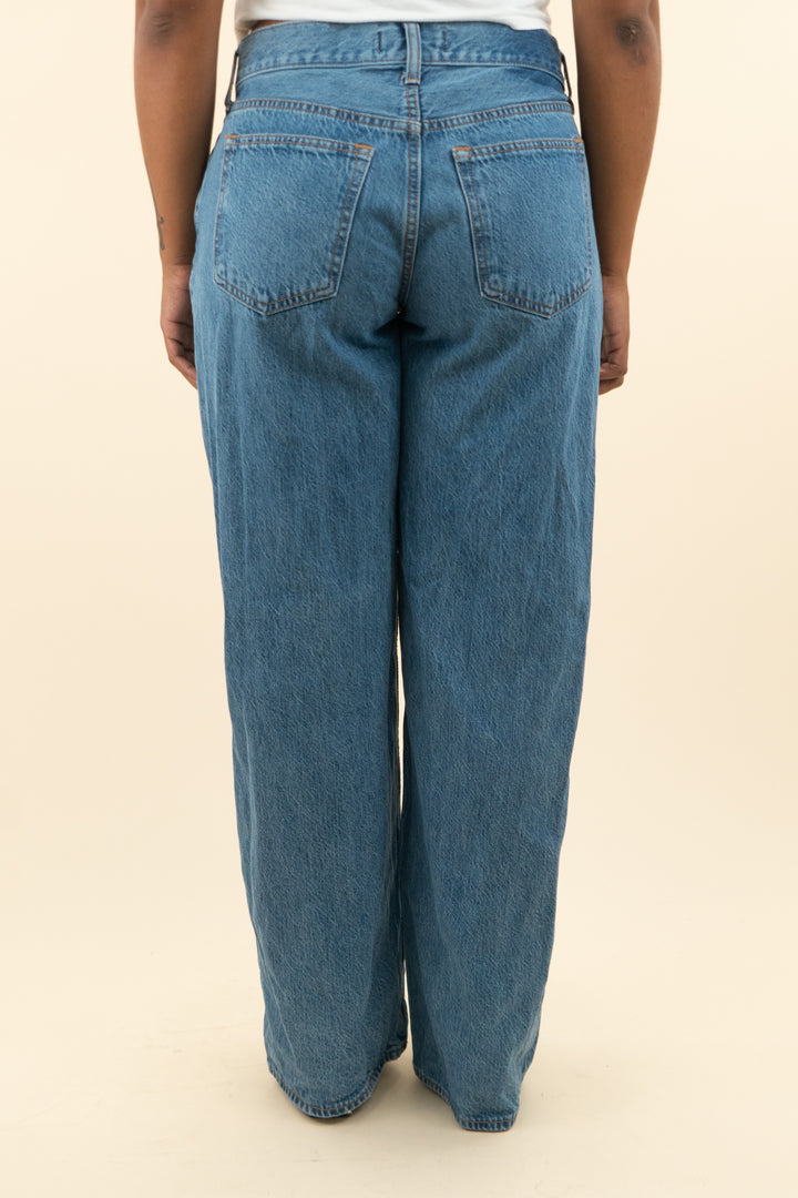 abercrombie & fitch medium wash the ultra loose low rise jean (26l; retail $90)