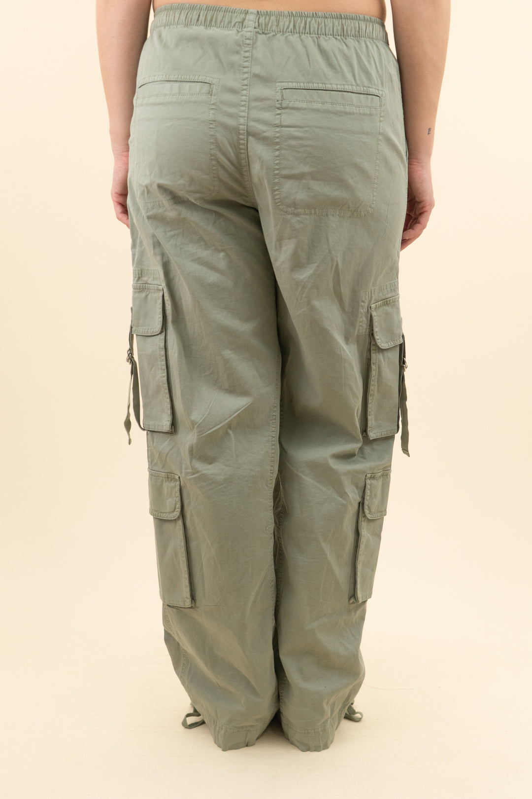 abercrombie & fitch green cargo pant w/ drawstring waistband (s; retail $95)