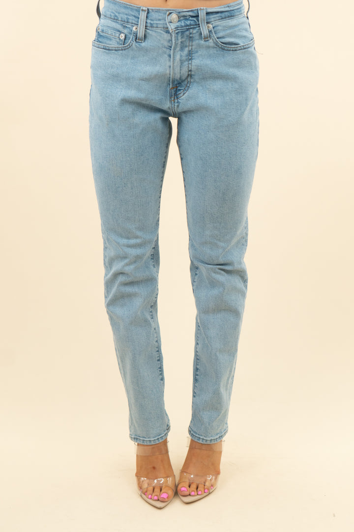 abercrombie & fitch light wash straight leg jean (28; retail $90)
