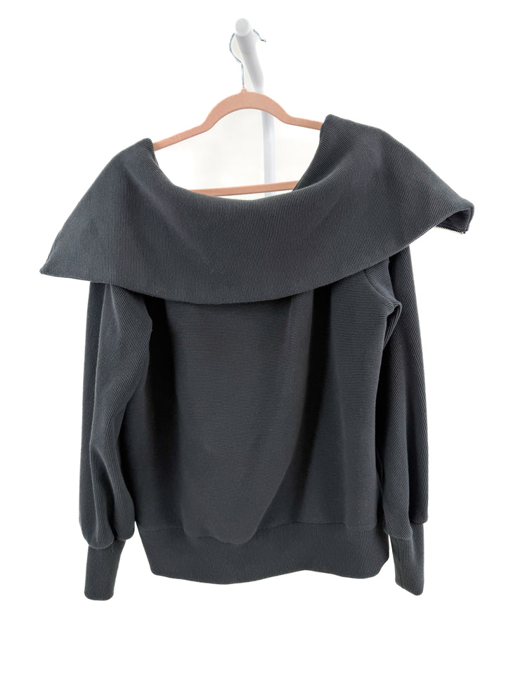 Varley black half zip  (M)