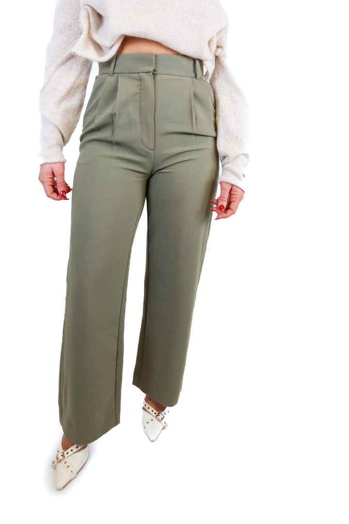 abercrombie olive green trousers (26/2; retail $90)
