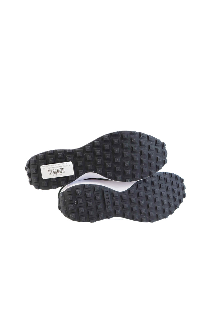 Nike waffle debut sneakers NWT (8.5)