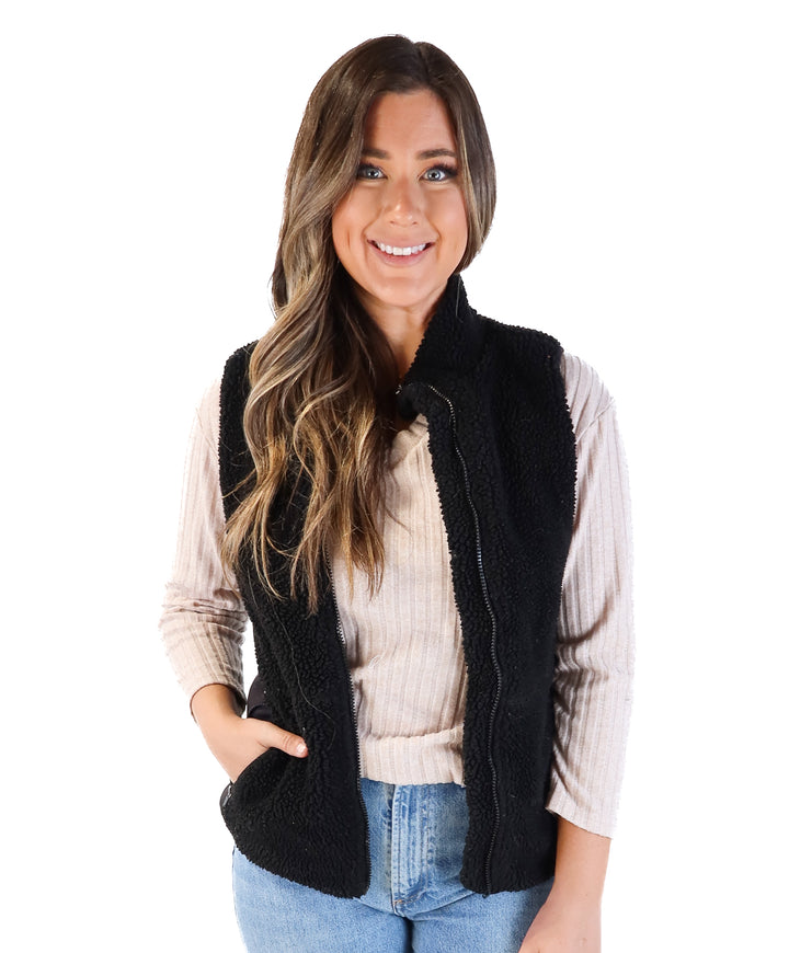 Fabletics black Sherpa vest (s)