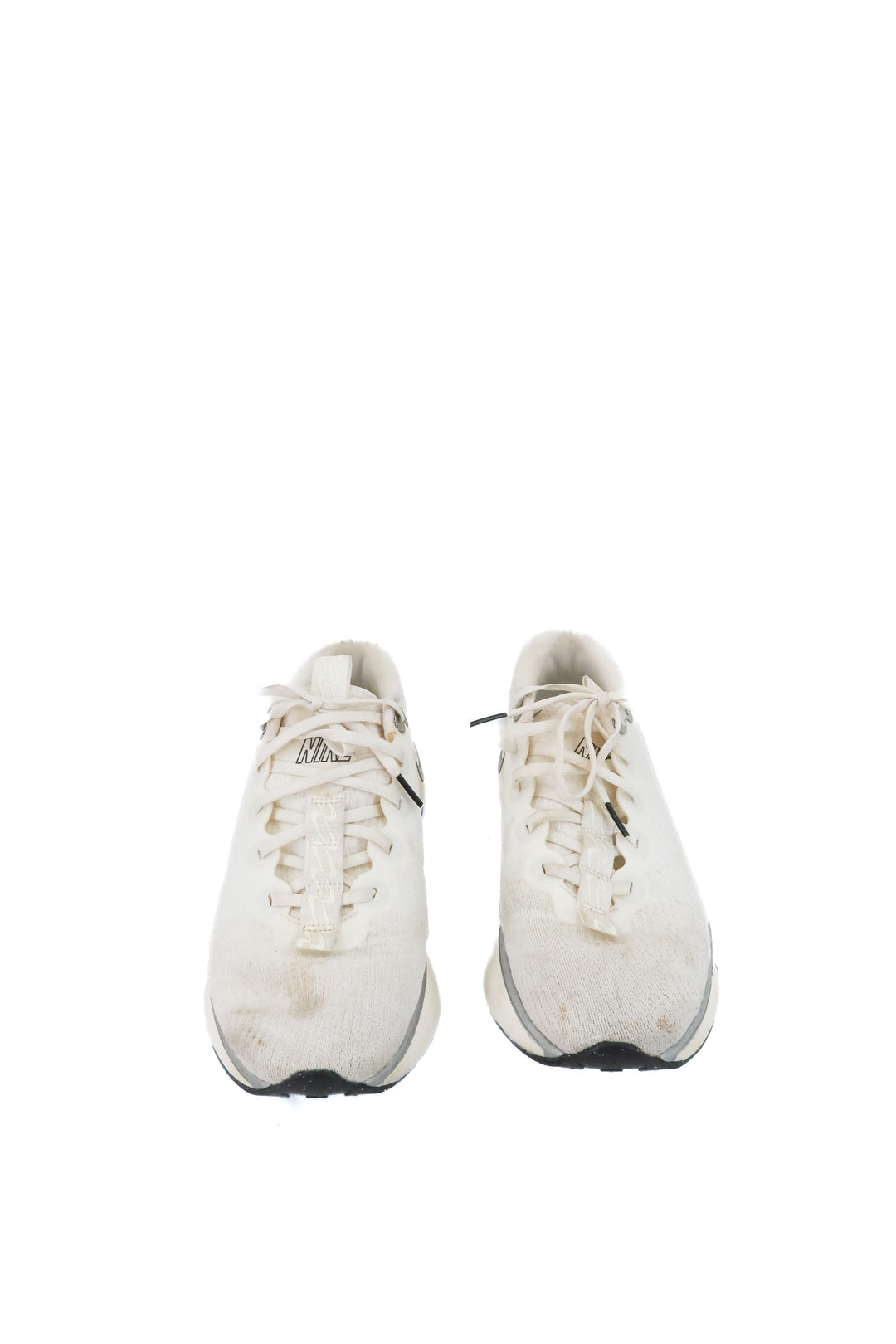 nike white sneaker (9.5)