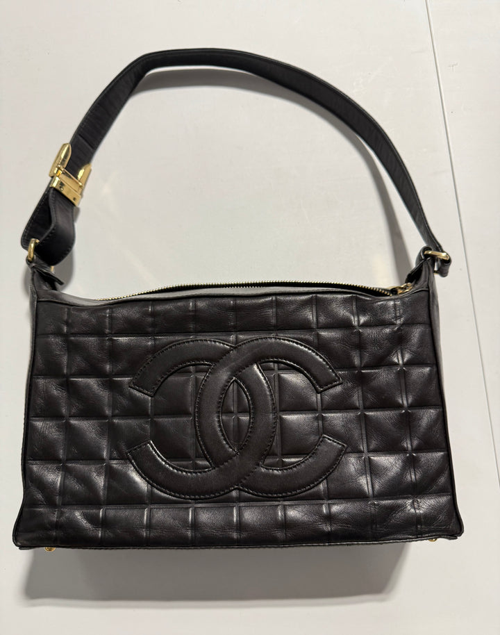 SOLD: Chanel Chocolate Bar CC Shoulder Bag in Black (vintage)