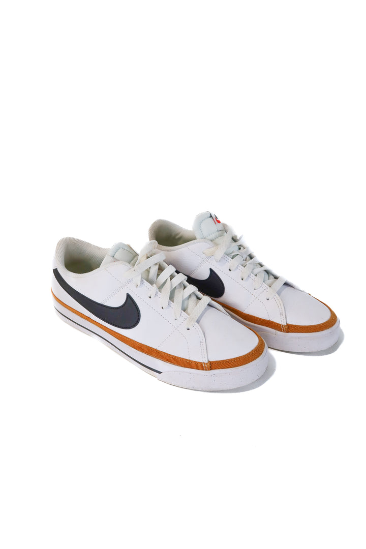 nike low top sneakers (8; retail $80)
