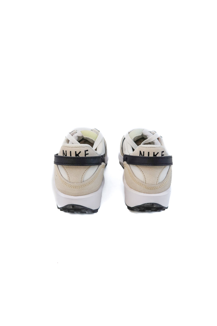 Nike waffle debut sneakers NWT (8.5)