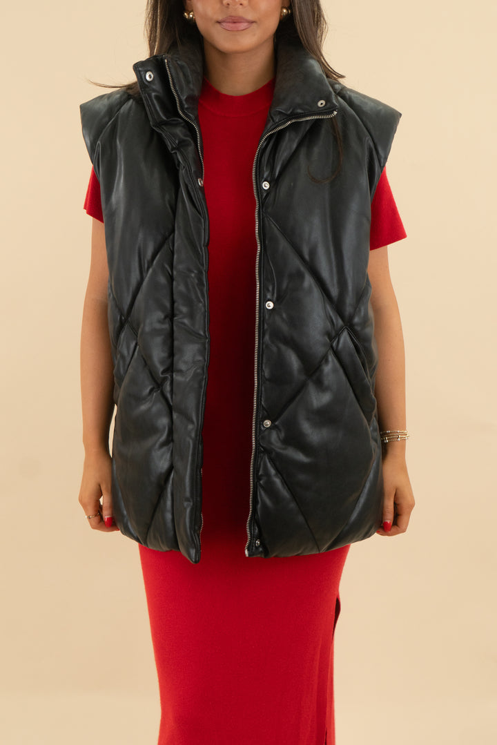 abercrombie and fitch black puffer vest (s; retail $120)