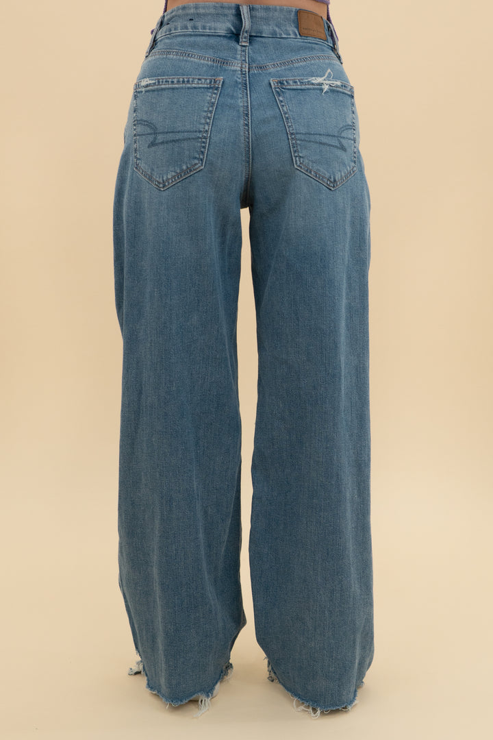 american eagle curvy super high rise baggy wide leg jeans medium wash (0; retail $60)