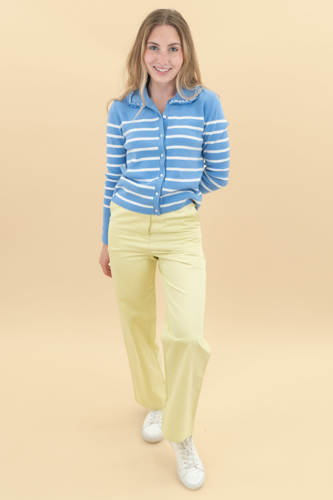 who what wear yellow denim pants (xs)