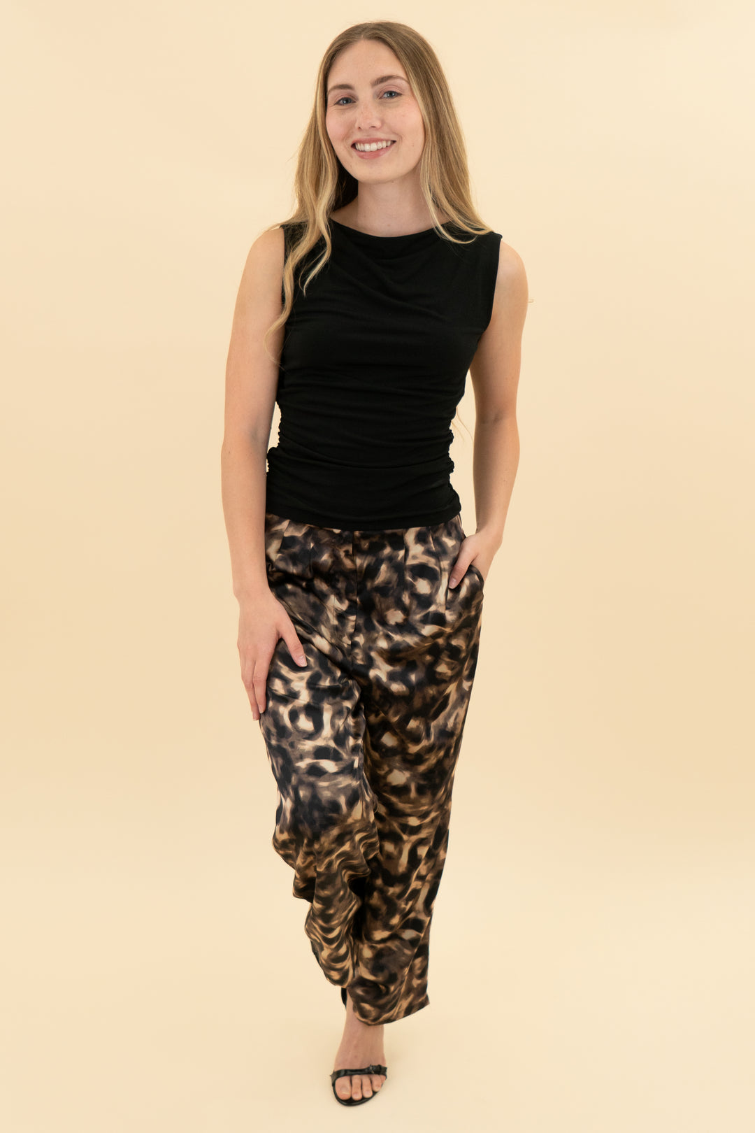 gap black ruched top (xxs)