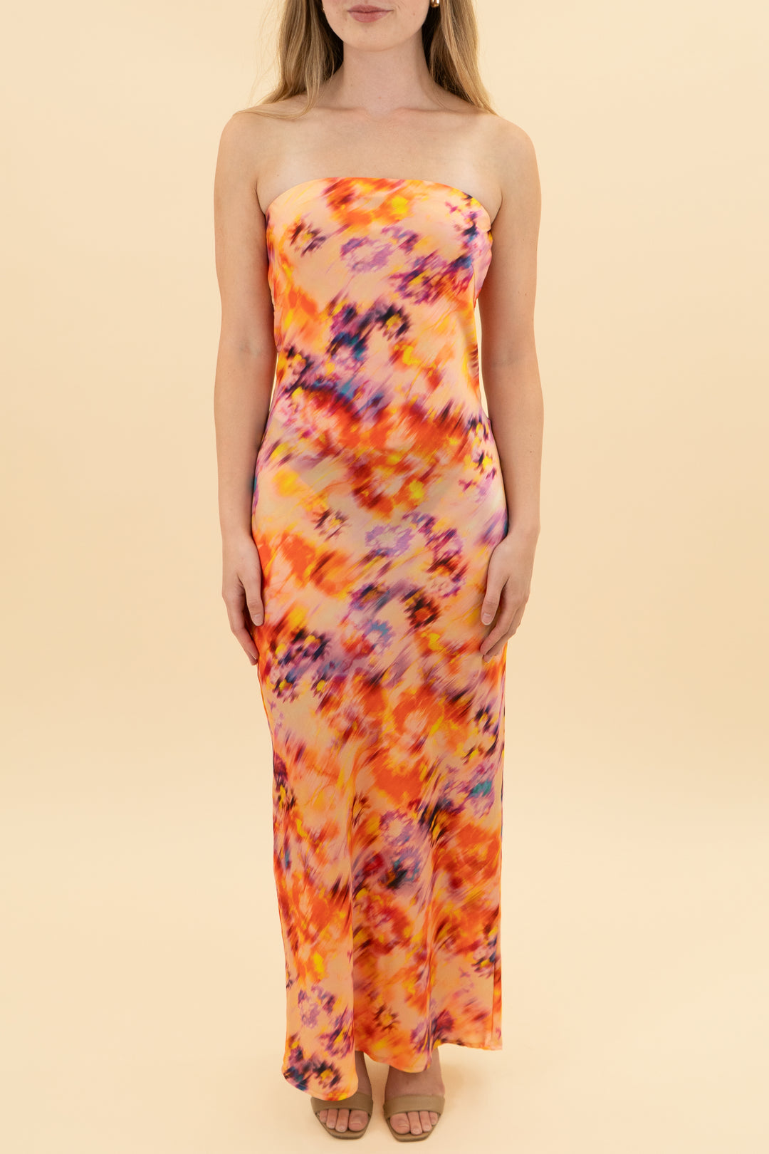 skatie orange abstract strapless midi dress (xs)