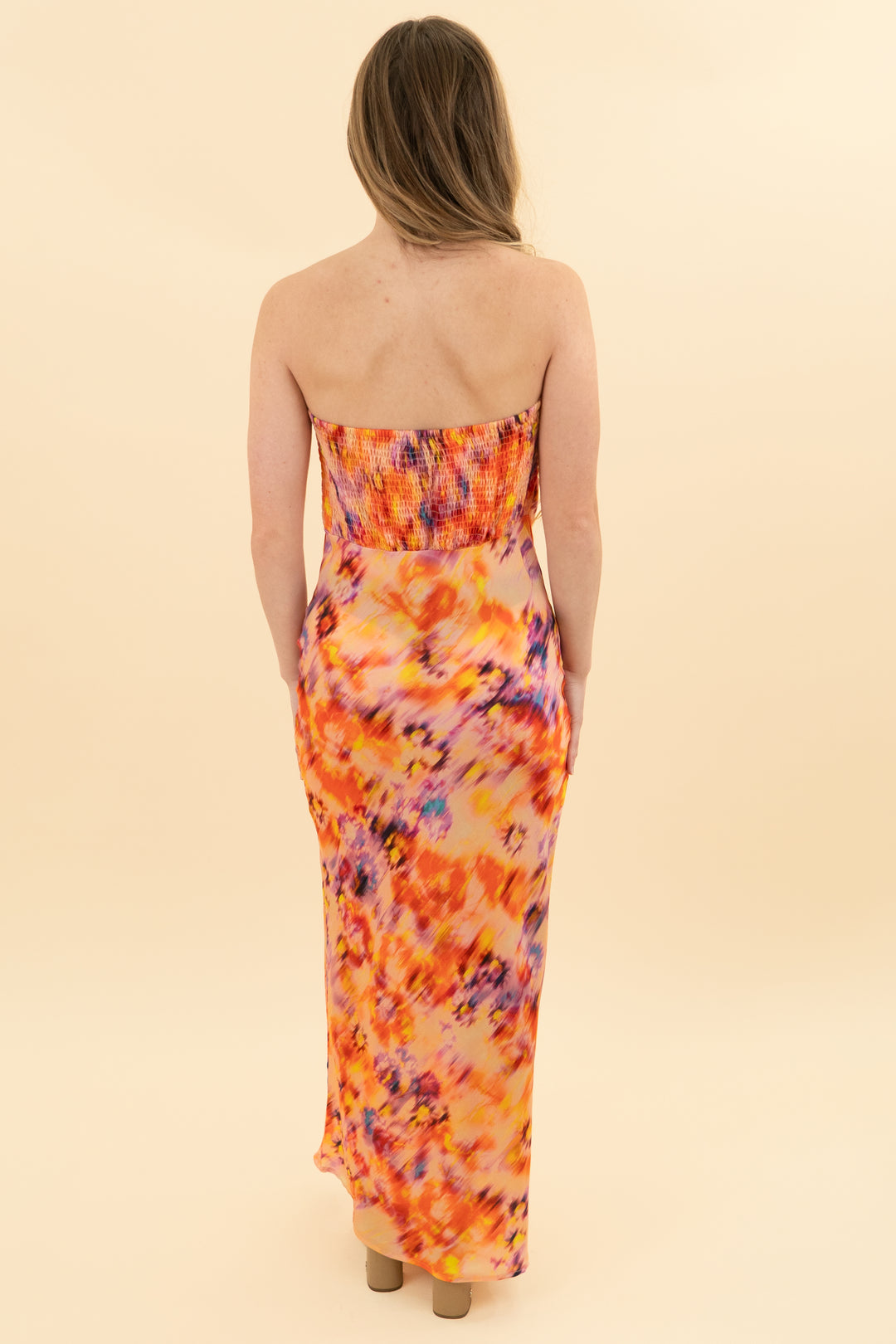 skatie orange abstract strapless midi dress (xs)