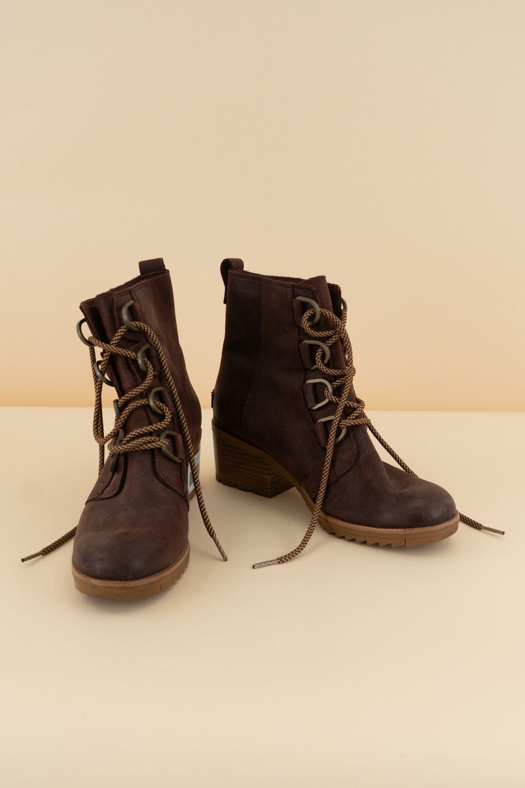 sorel maroon lace up boot (8; retail $200)