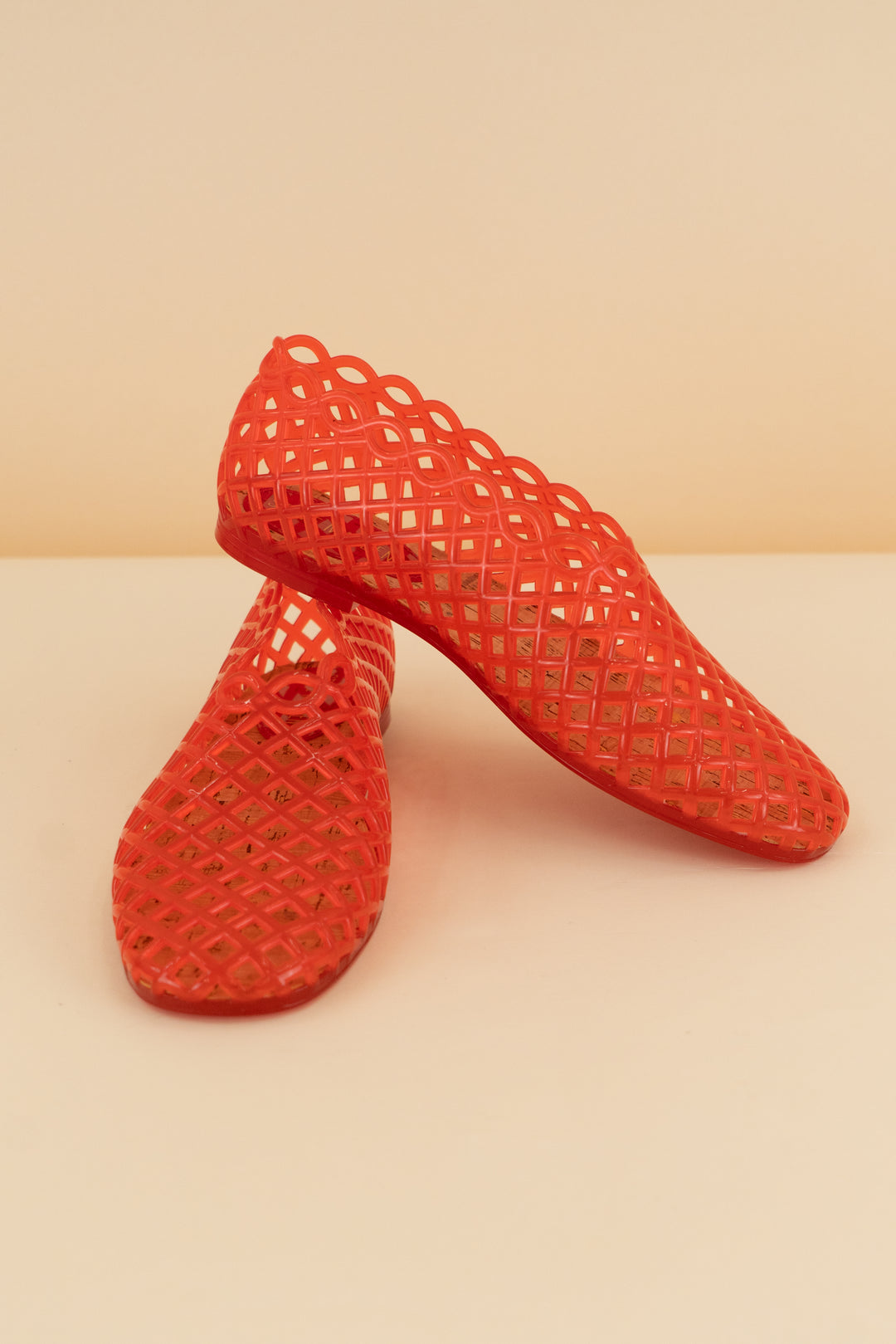 steve madden red jelly flat (8; retail $49)