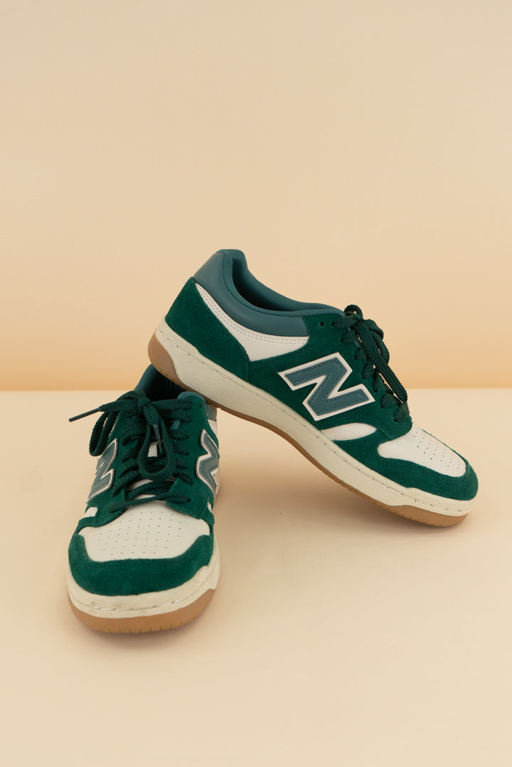 new balance 480 green and white sneaker (8; retail $90)