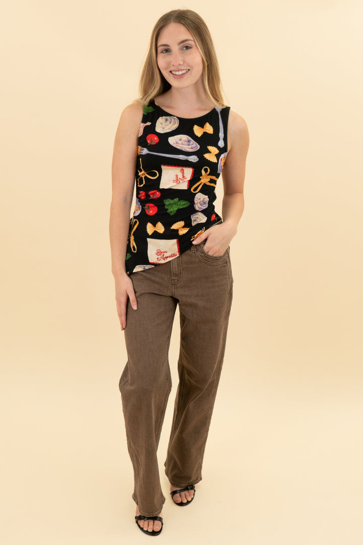 lisa says gah black pasta/veggie print top (xs)