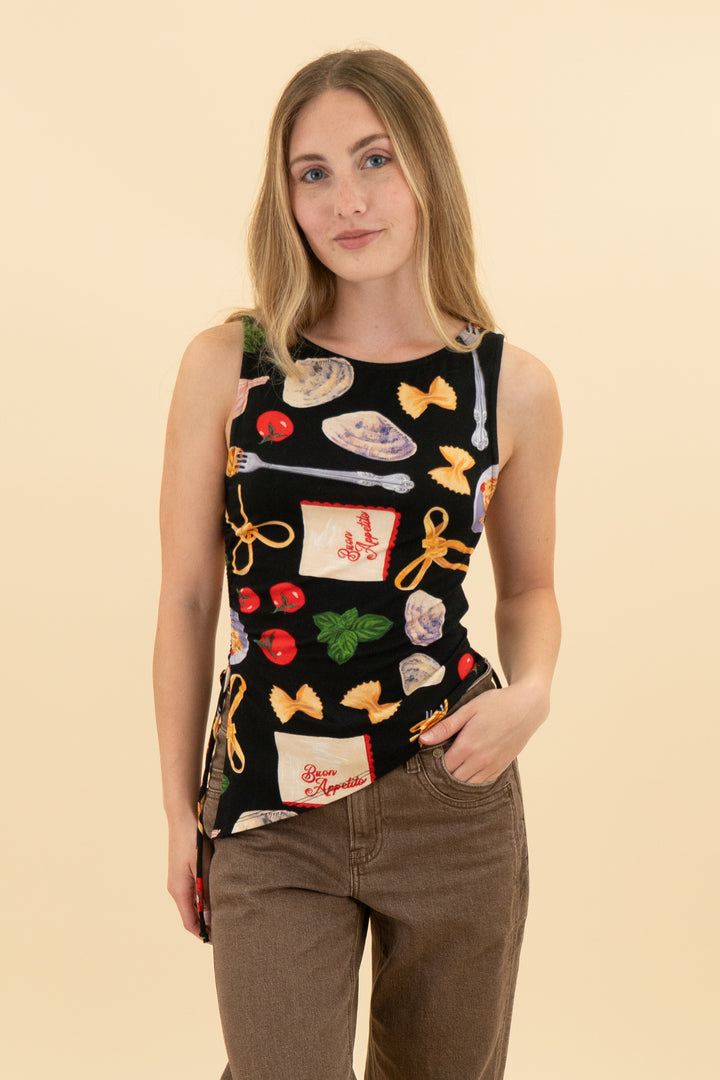lisa says gah black pasta/veggie print top (xs)