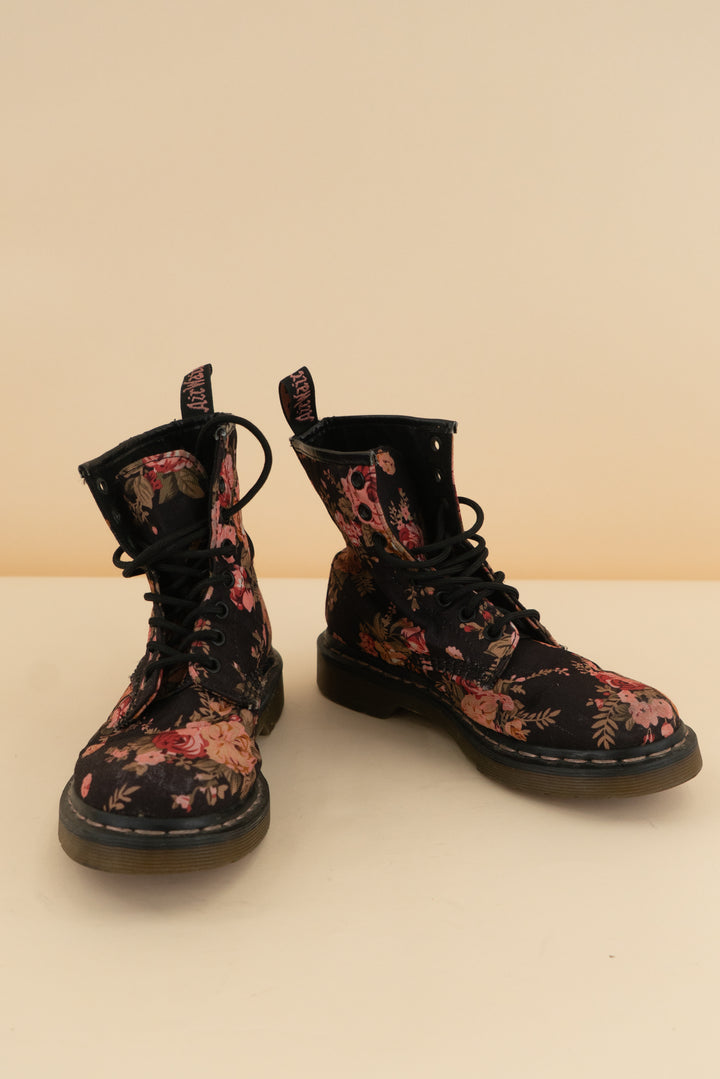 doc martens floral original boot (6; retail $180)