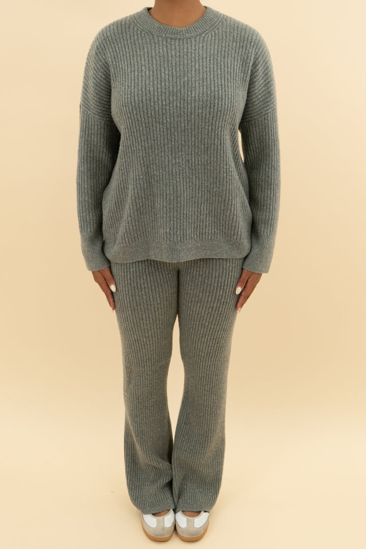 abercrombie & fitch grey knit pant set (m; retail $148)