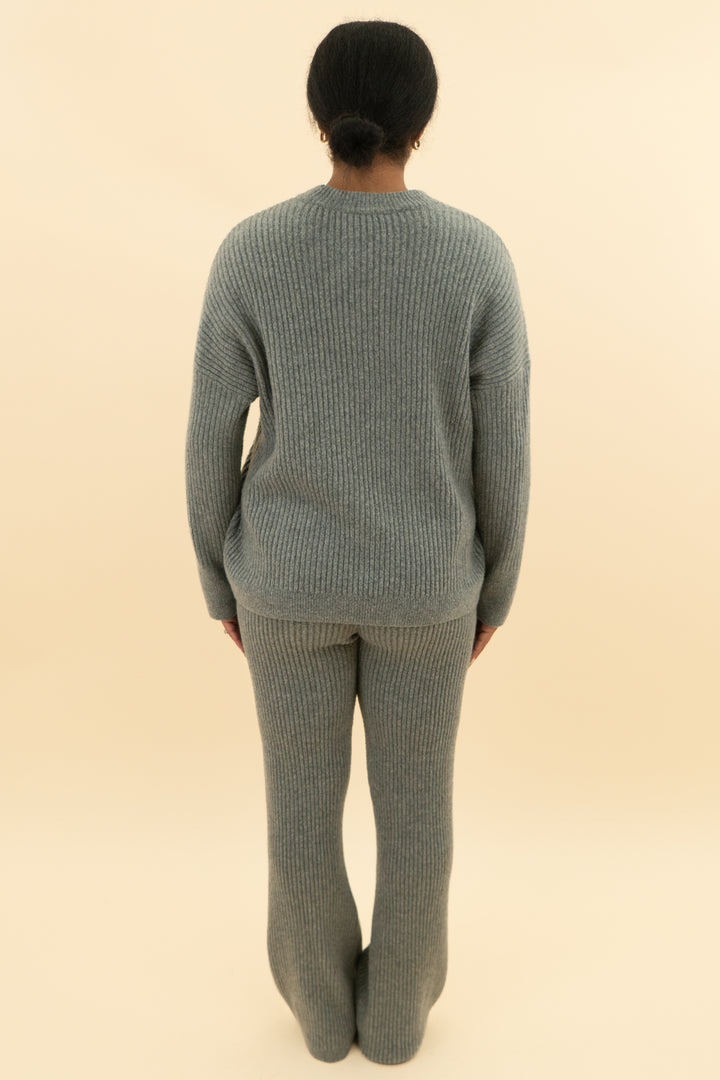 abercrombie & fitch grey knit pant set (m; retail $148)