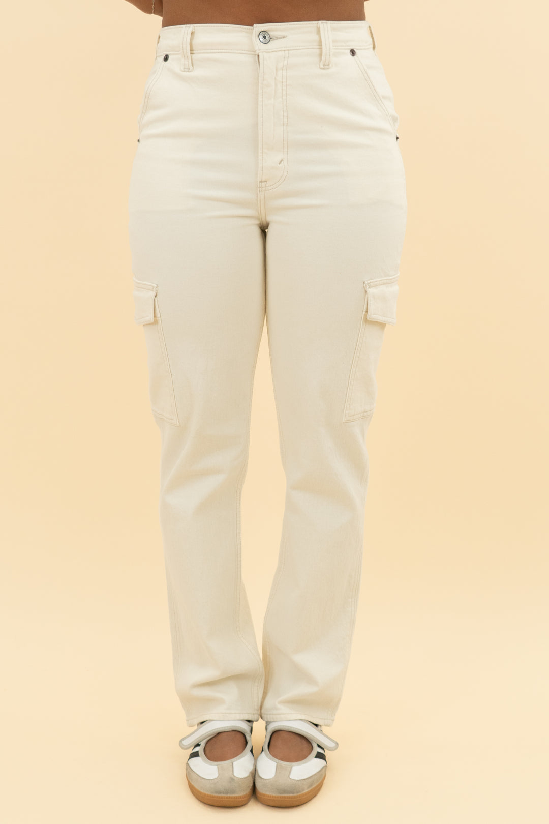 abercrombie & fitch cream high rise cargo pants (28)