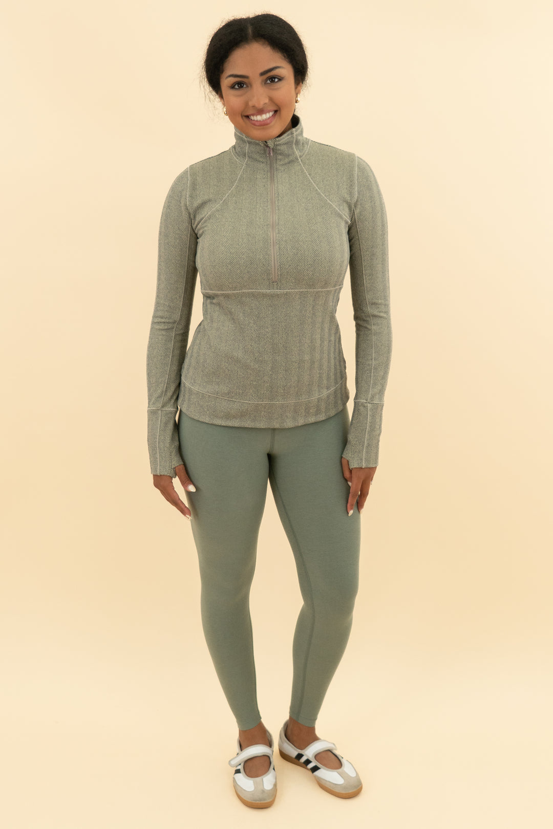 beyond yoga light green leggings (m)