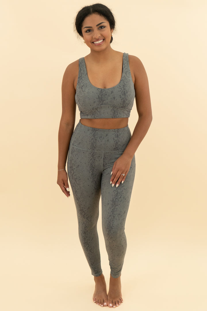 varley grey snakeskin sports bra and leggings set (m)