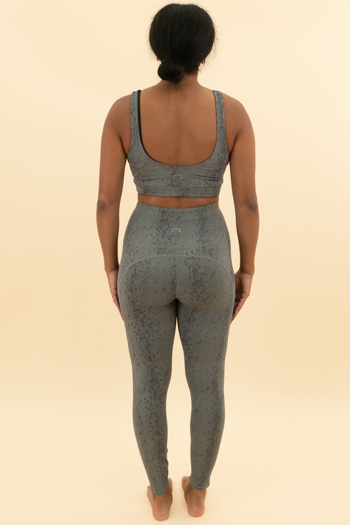 varley grey snakeskin sports bra and leggings set (m)