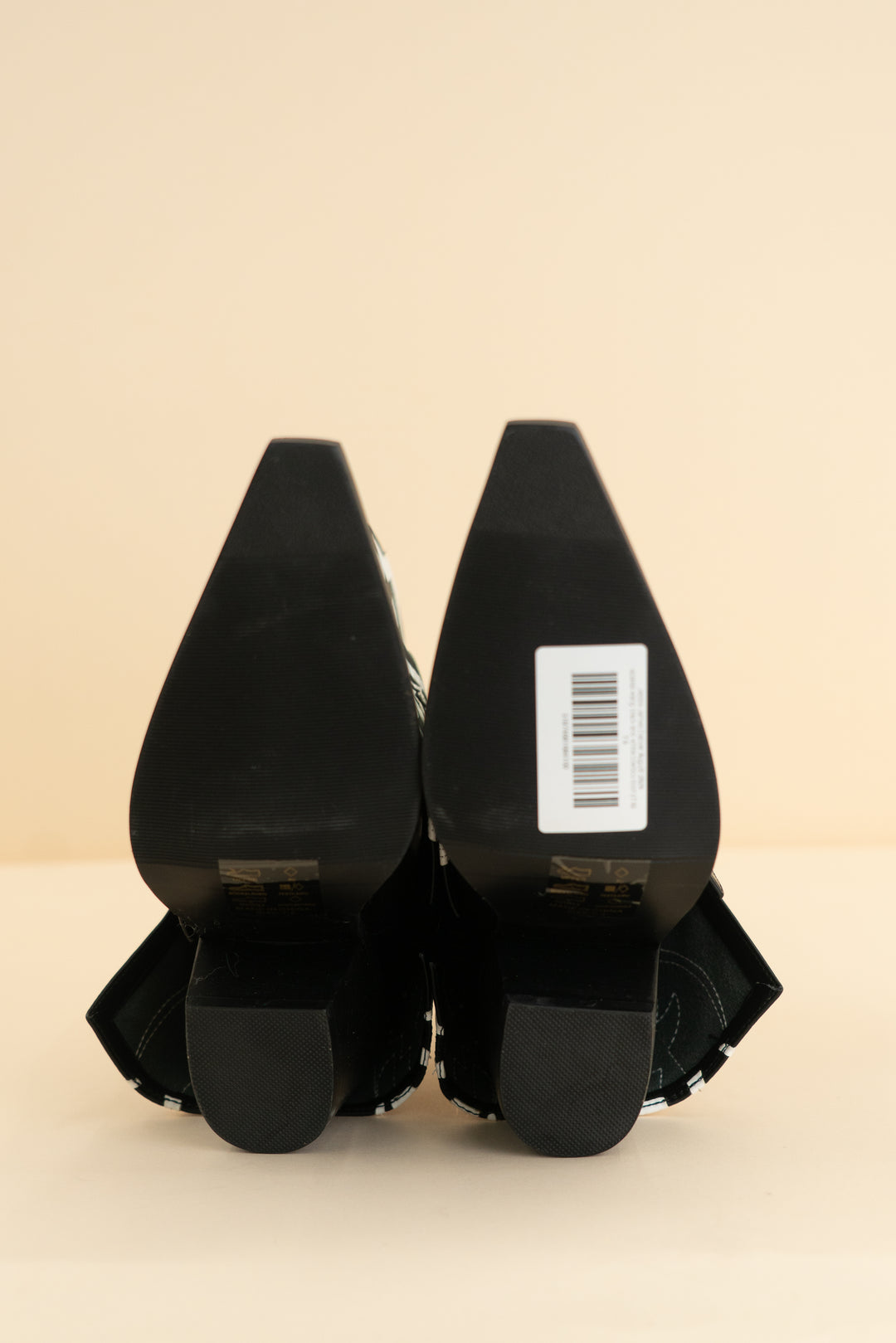 azalea wang black and white cowboy boot (7.5)
