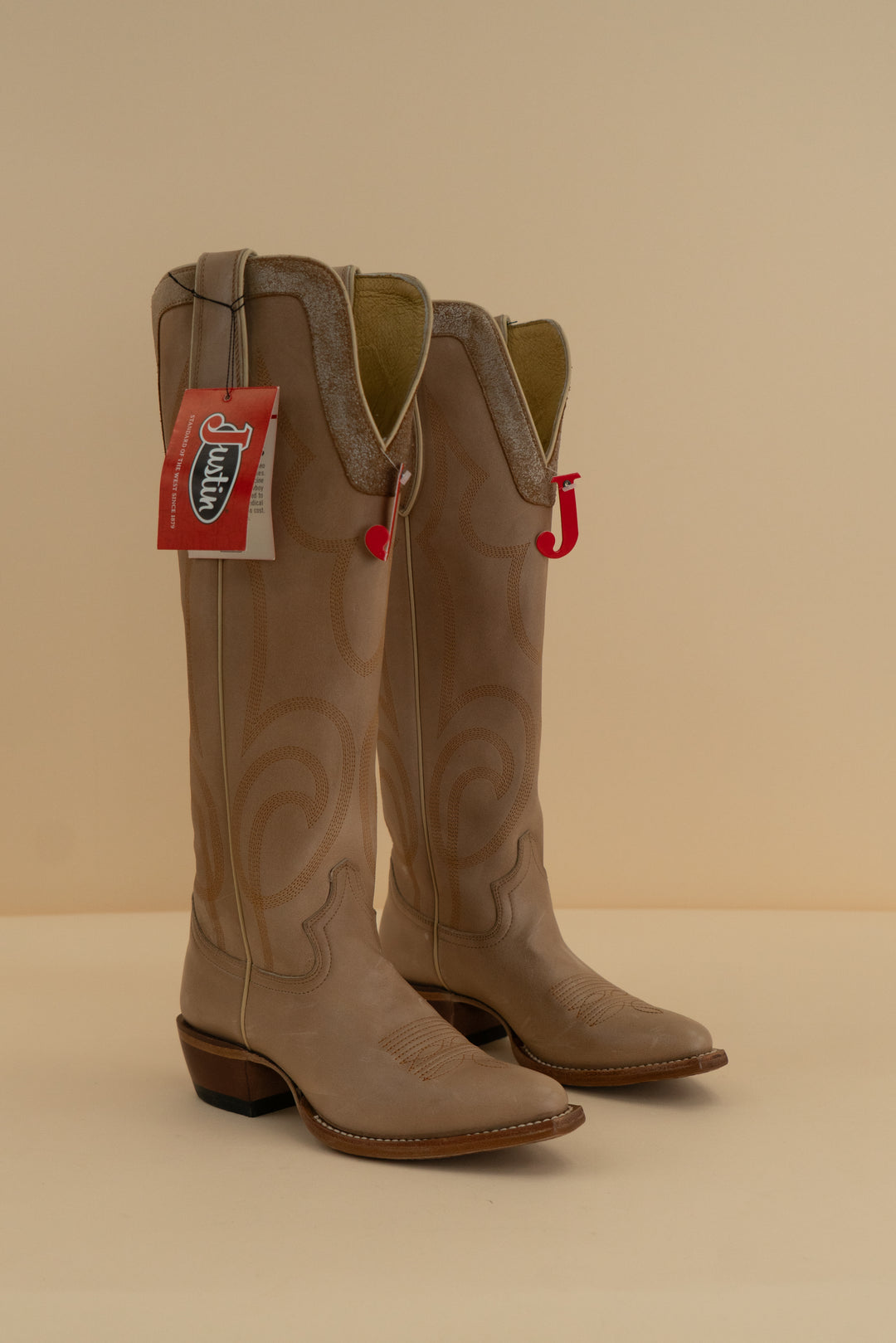 justin tall creamy vanilla cowboy boots nwt (6; retail $249)