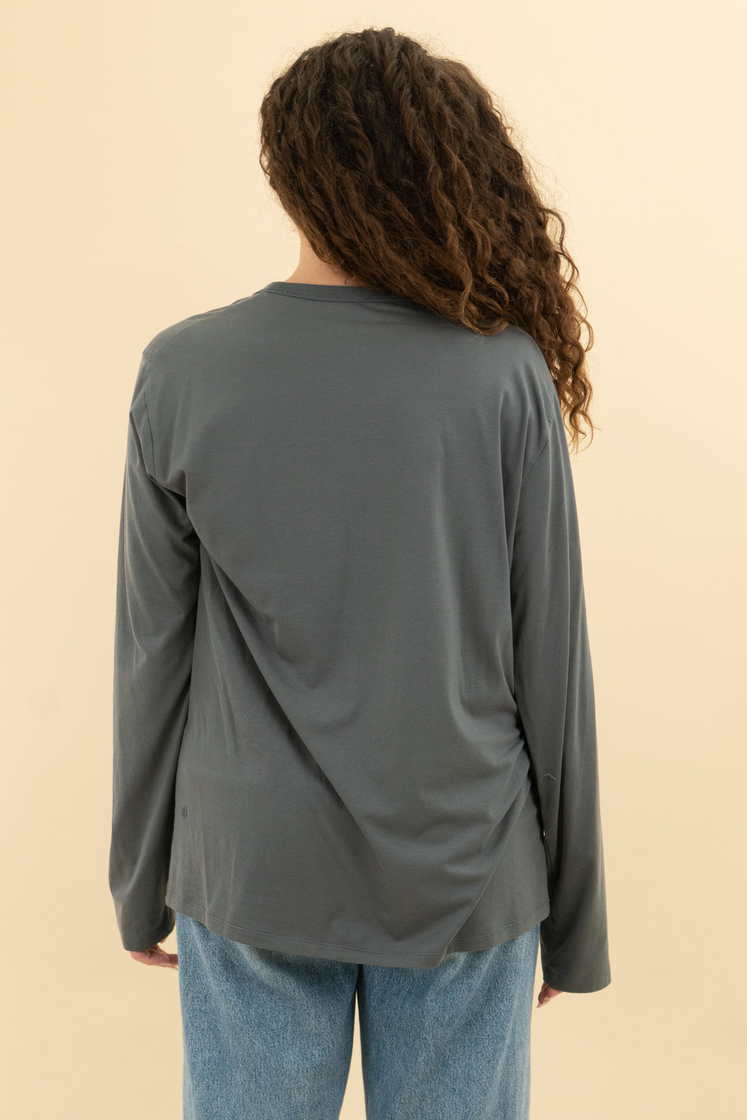 heather grey long sleeve athletic top