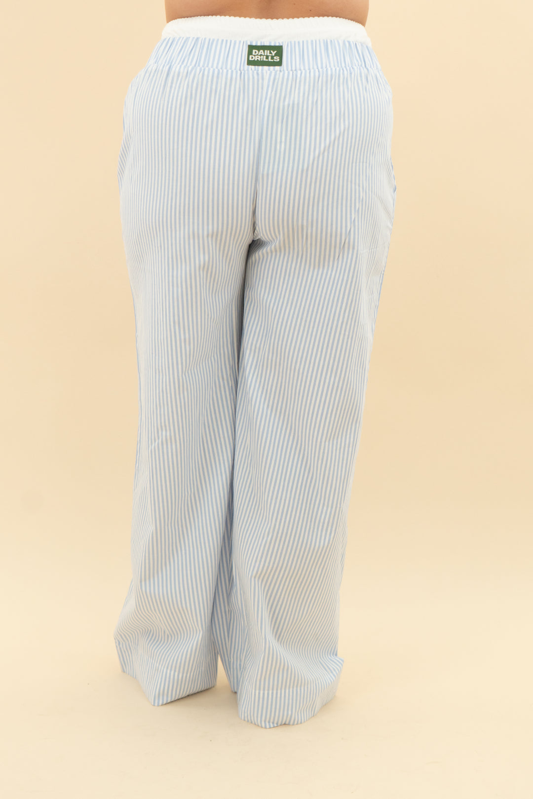 daily drills blue seersucker lounge pant nwt (m/l)