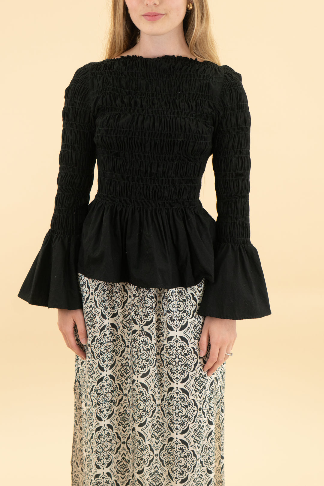 who what wear black ruched bell sleeve top (xs)