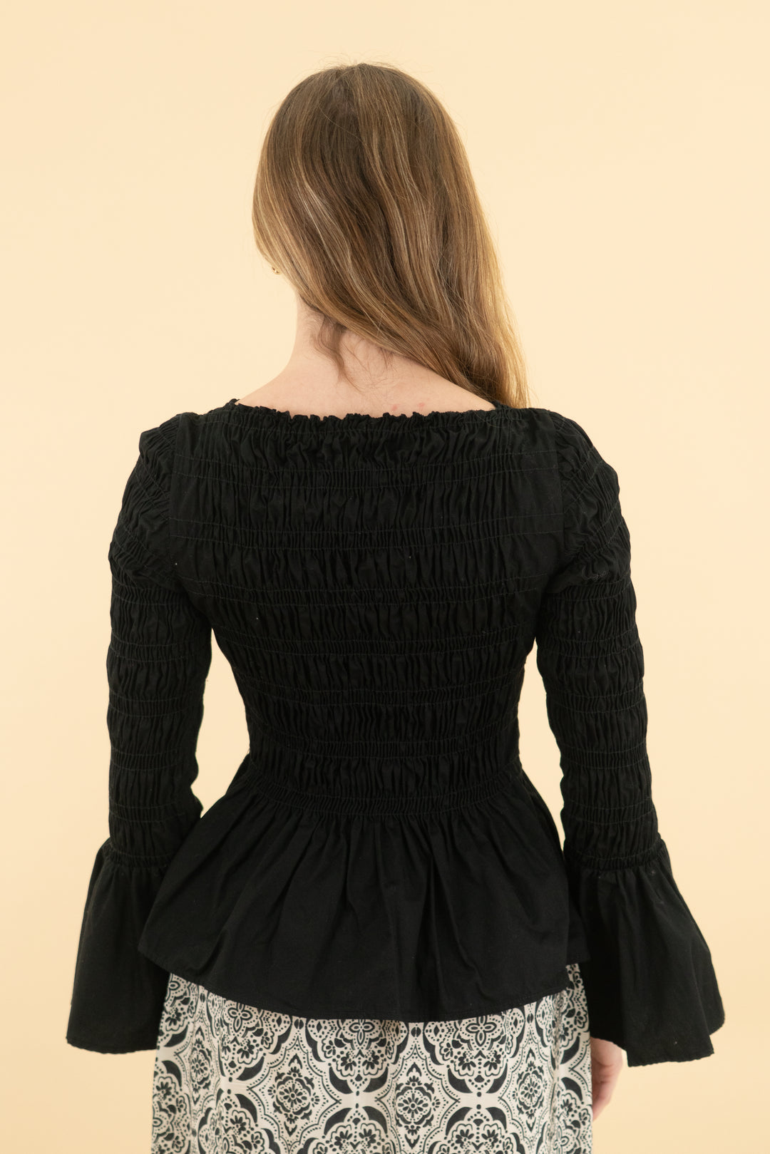 who what wear black ruched bell sleeve top (xs)