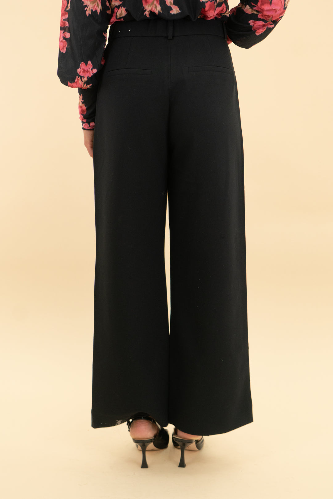 abercrombie & fitch black trouser nwt (27 short; retail $90)