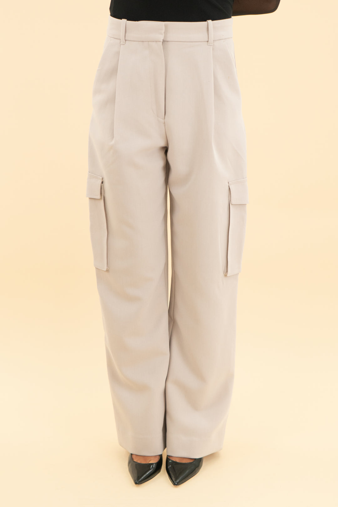 abercrombie & fitch tan cargo trouser pants (27; retail $90)