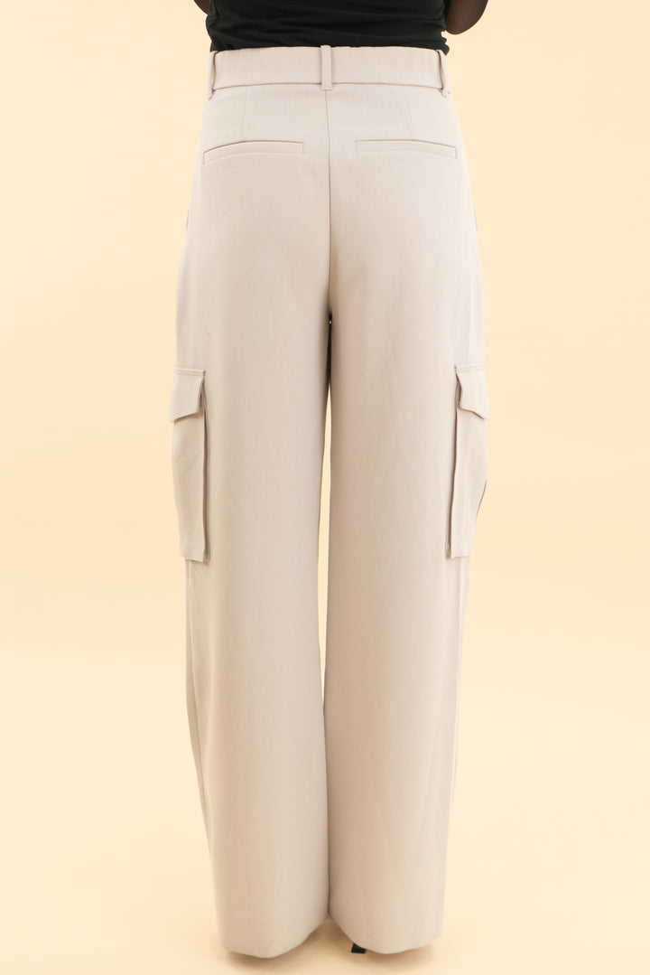 abercrombie & fitch tan cargo trouser pants (27; retail $90)
