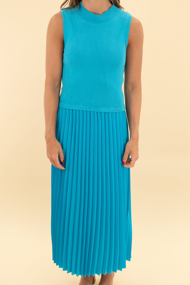avara blue knit high neck plisse dress (xs)