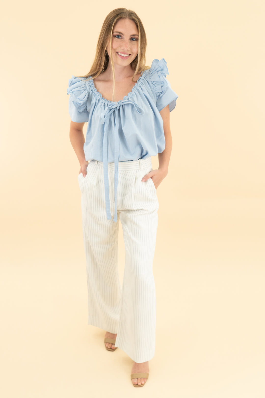 abercrombie & fitch white pinstripe pants nwt (25; retail $90)