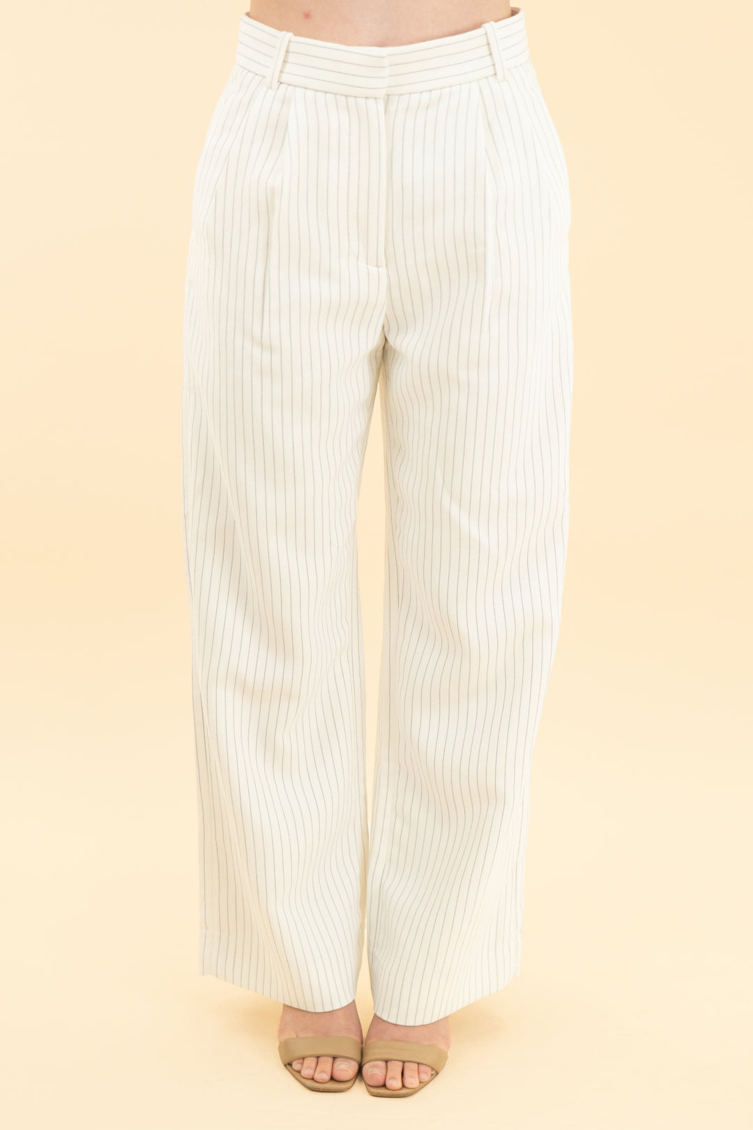 abercrombie & fitch white pinstripe pants nwt (25; retail $90)
