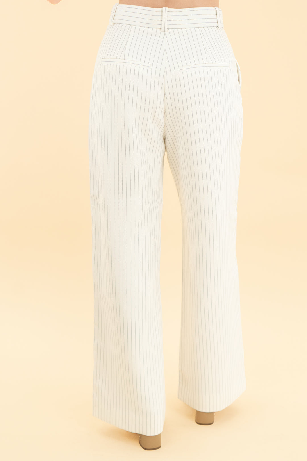 abercrombie & fitch white pinstripe pants nwt (25; retail $90)