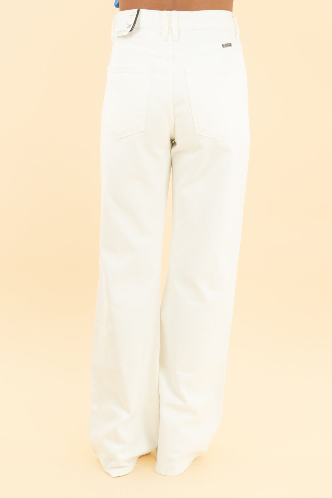 kancan 90s flare white jean nwt (26; retail $78)