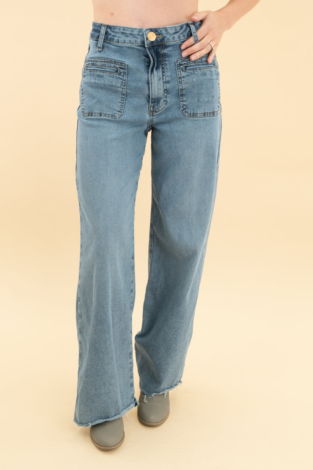 kut from kloth light wash raw hem wide leg jeans (00)