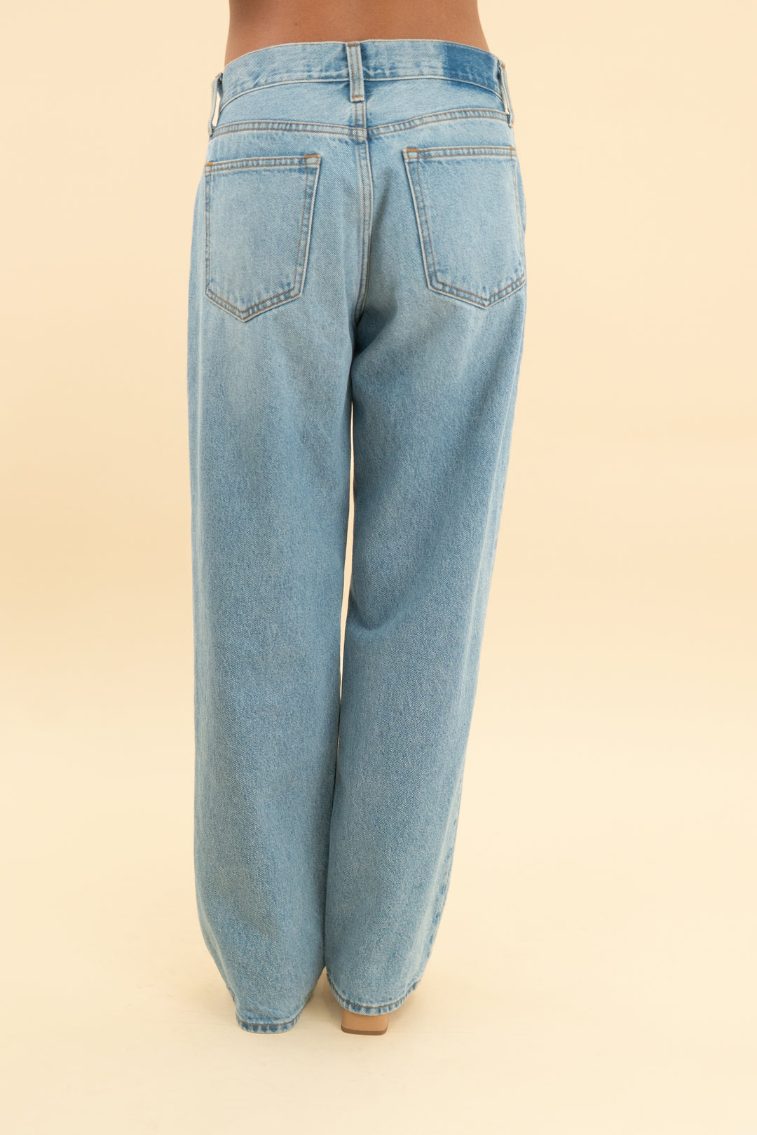 abercrombie & fitch the slouchy jean mid rise light wash (26; retail $90)