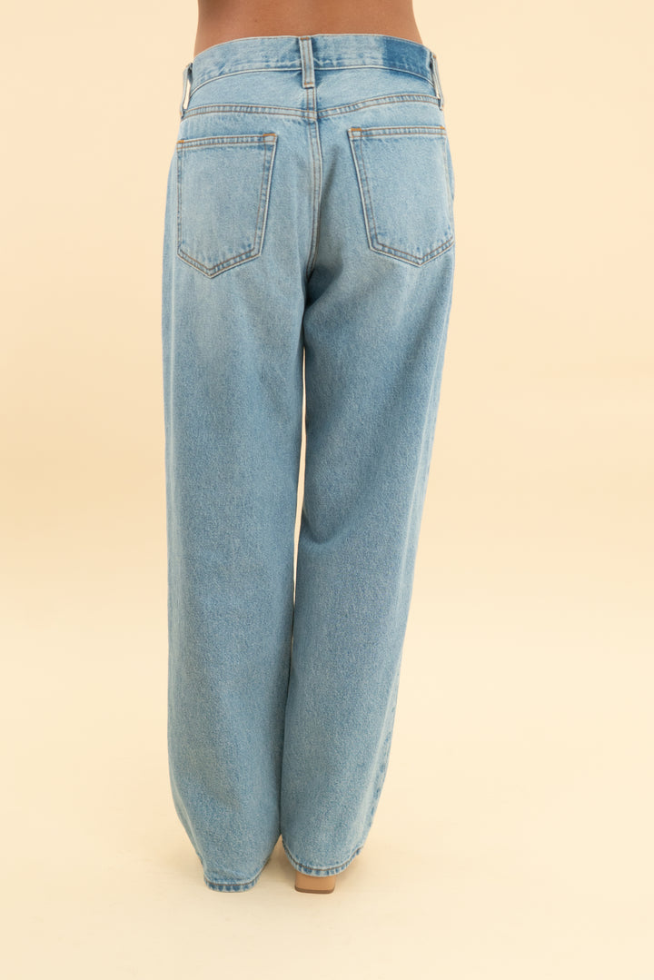 abercrombie & fitch the slouchy jean mid rise light wash (26; retail $90)