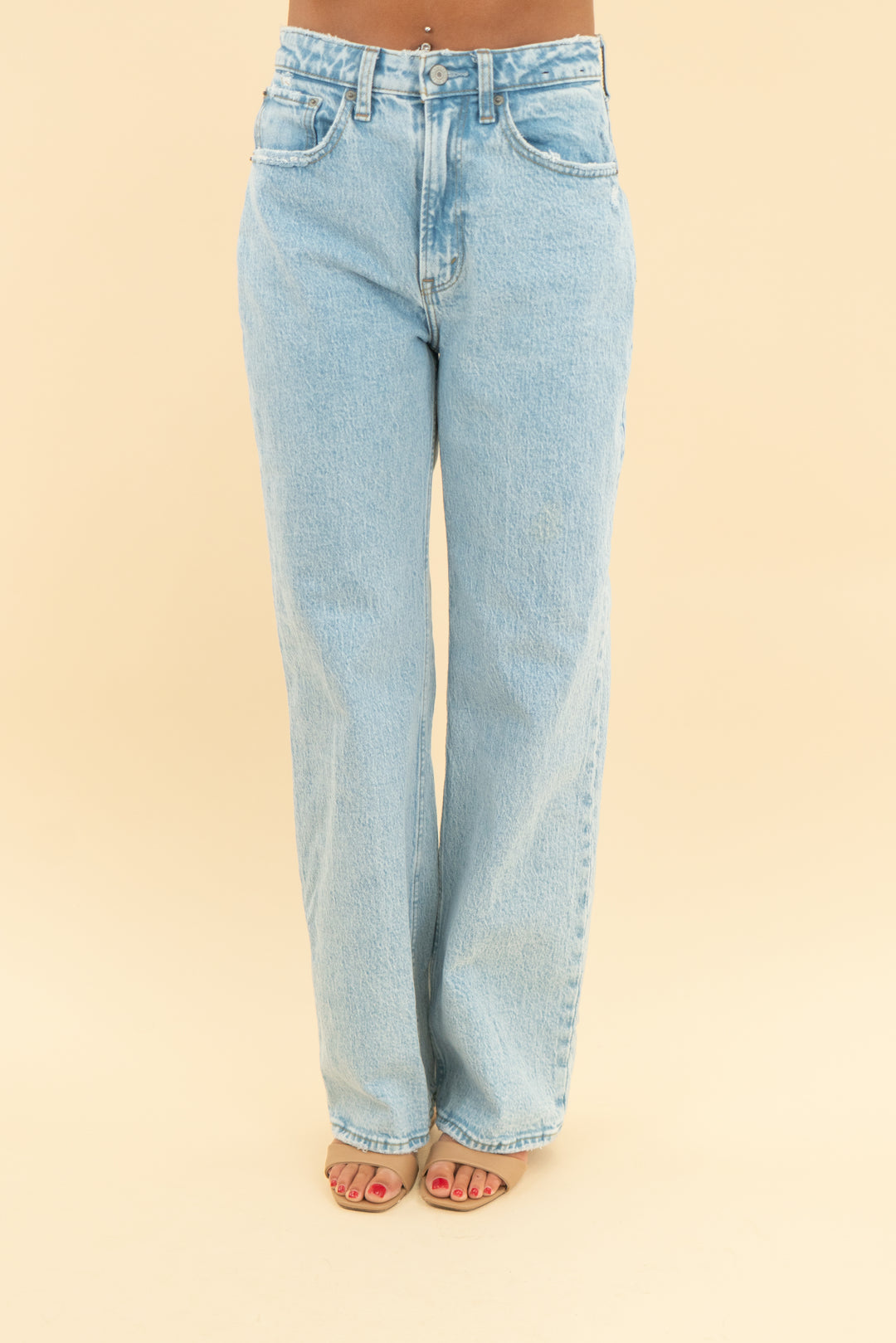 abercrombie & fitch light wash high rise 90s relaxed curve love jean (26)