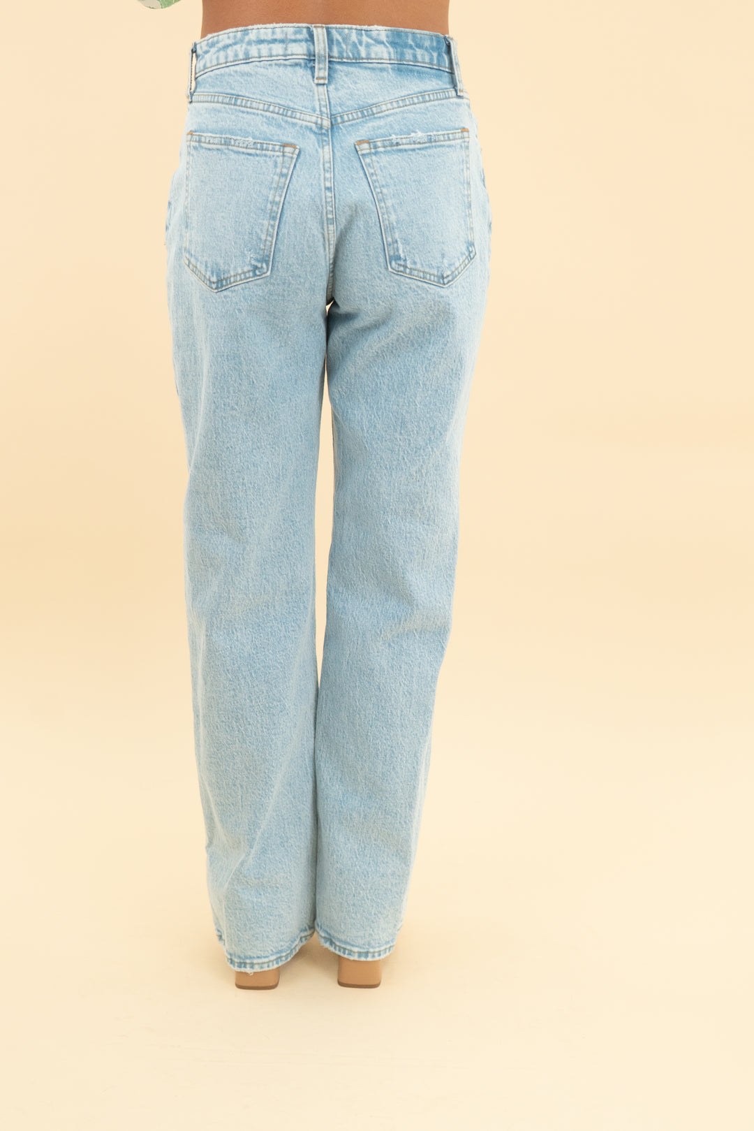 abercrombie & fitch light wash high rise 90s relaxed curve love jean (26)