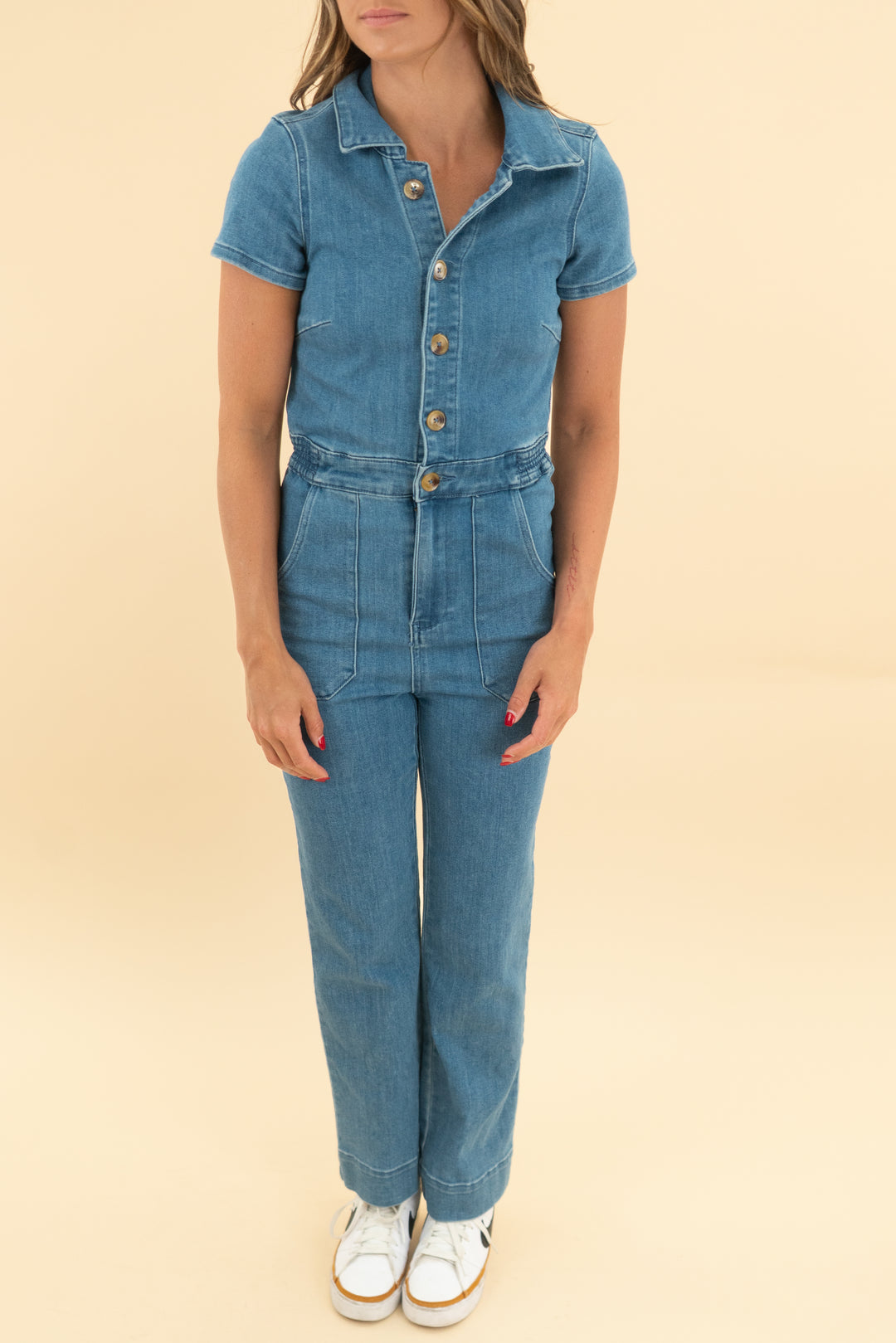 show me your mumu medium wash short sleeve jumpsuit (xs)